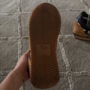 Stylish women's Sneakers in Cream and Tan